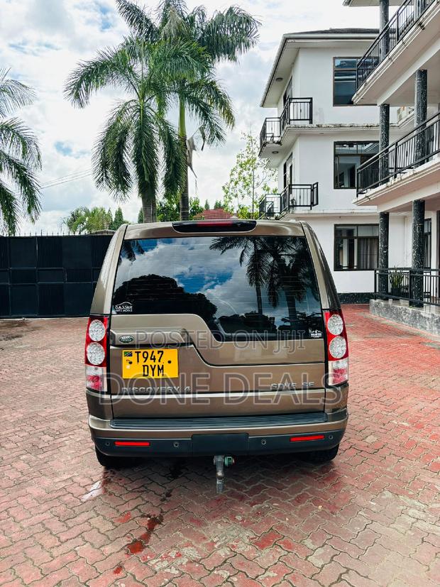 Land Rover Discovery 2013 Gold