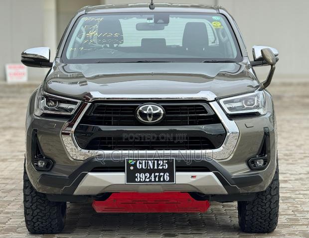 Toyota Hilux 2022 Gray