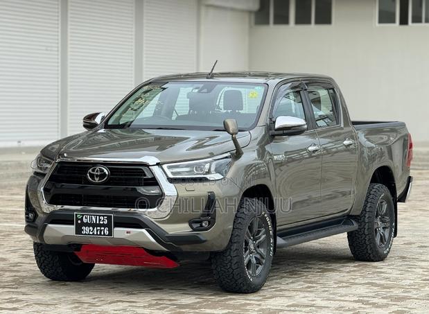 Toyota Hilux 2022 Gray