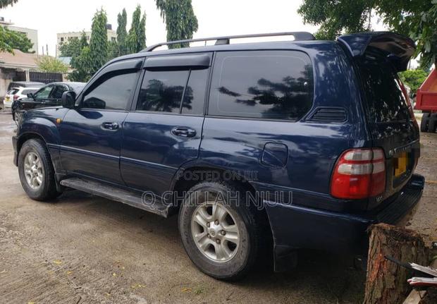 Toyota Land Cruiser 2005 Blue