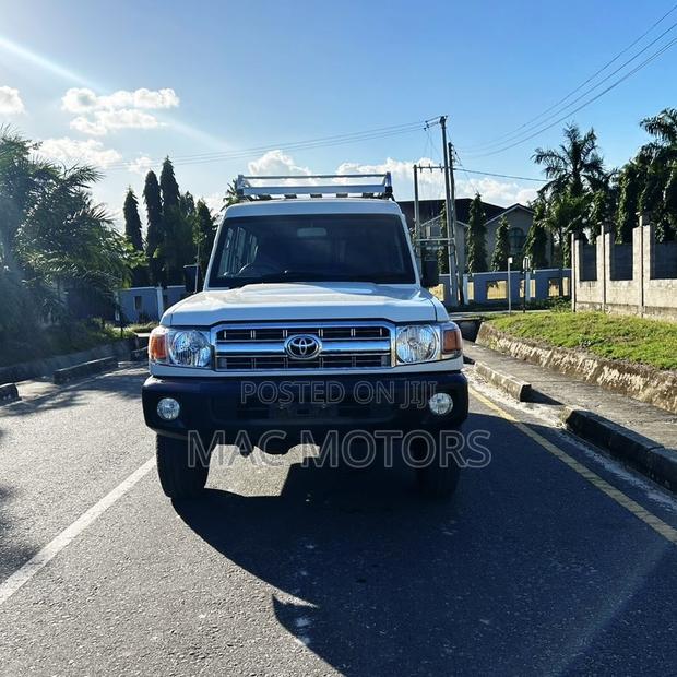Toyota Land Cruiser 4.0 V6 GX 2011 White