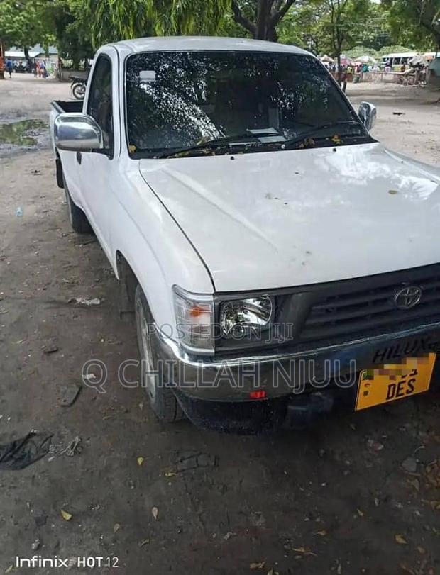Toyota Hilux 2003 White