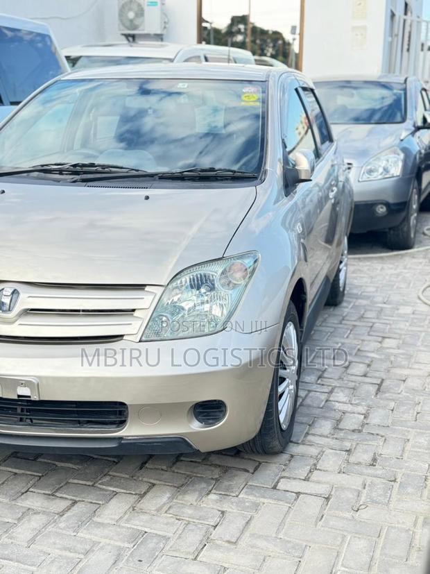 Toyota IST 2003 Gold