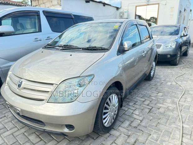 Toyota IST 2003 Gold