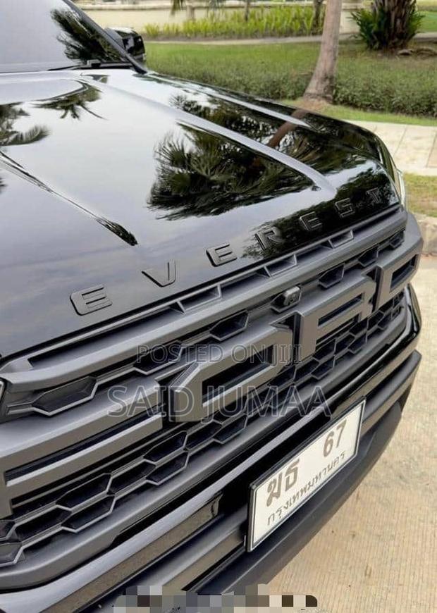 Ford Everest 2023 Black