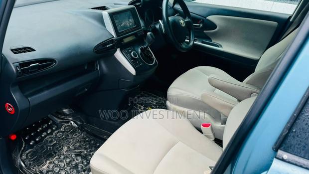 Toyota Wish 2009 Blue