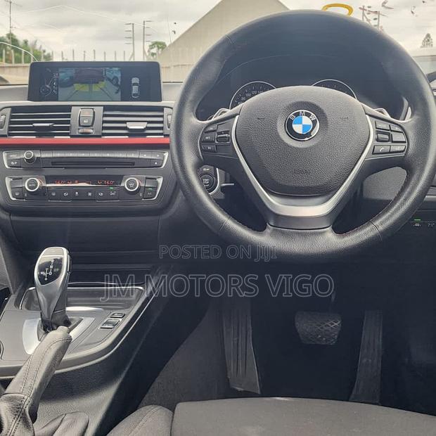 BMW 320i Sedan RWD 2014 White