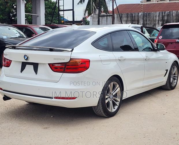 BMW 320i Sedan RWD 2014 White