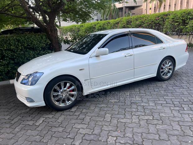 Toyota Crown Royale 2005 White