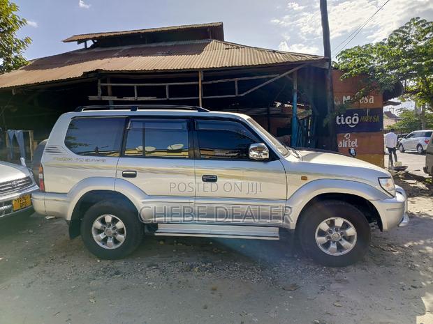 Toyota Land Cruiser 2005 Silver