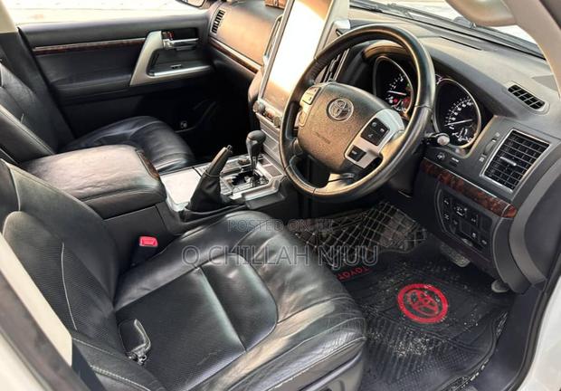 Toyota Land Cruiser 2015 White
