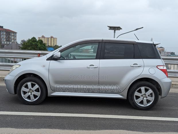 Toyota IST 2006 Silver