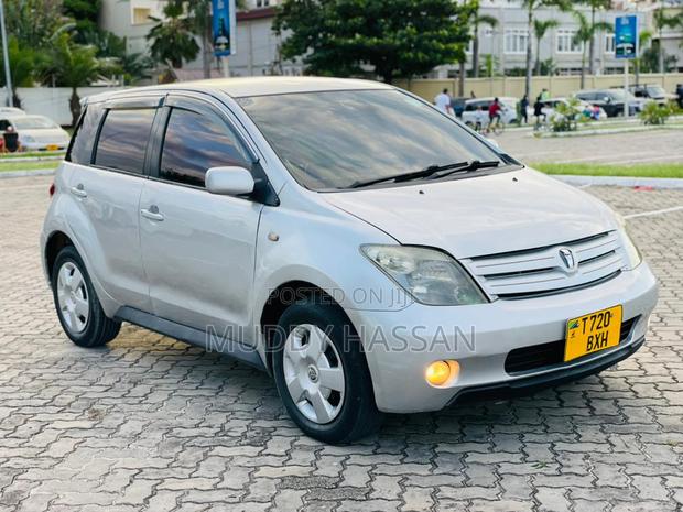 Toyota IST 2003 Silver