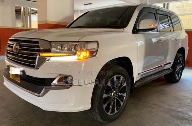 Toyota Land Cruiser 2017 White