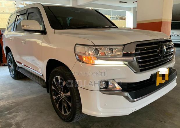 Toyota Land Cruiser 2017 White