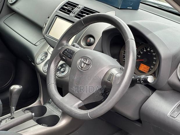 Toyota Vanguard 2011 Black