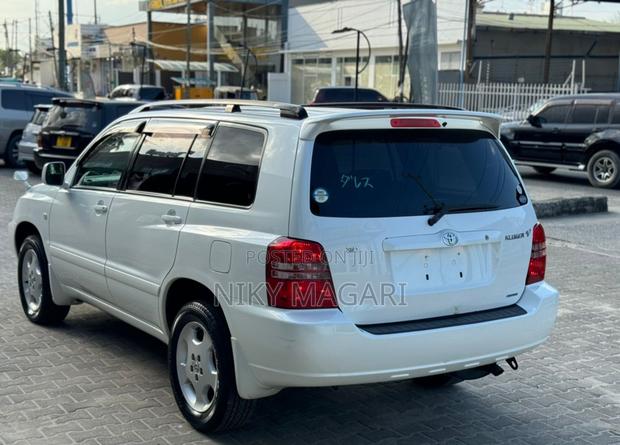 Toyota Kluger 2001 White
