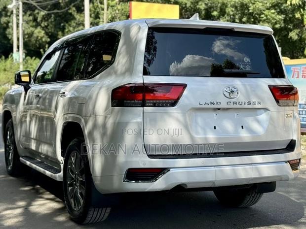 Toyota Land Cruiser 2023 White
