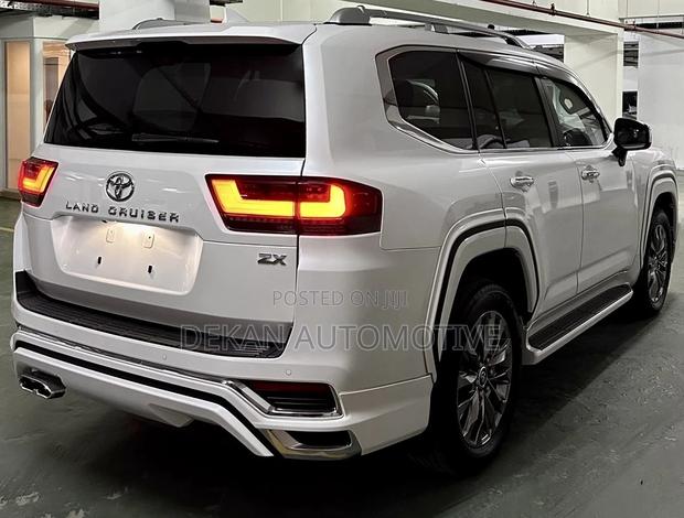 Toyota Land Cruiser 2023 White