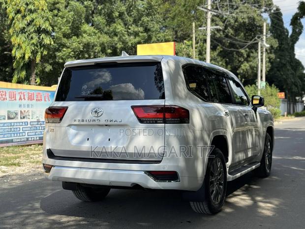Toyota Land Cruiser 2023 White