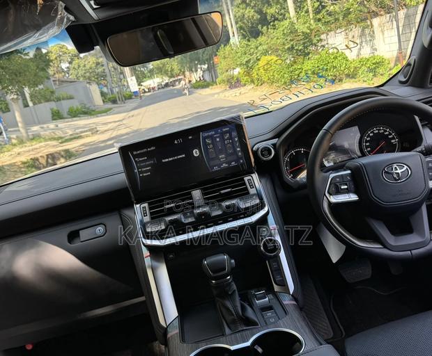 Toyota Land Cruiser 2023 White