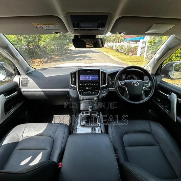Toyota Land Cruiser 2019 White