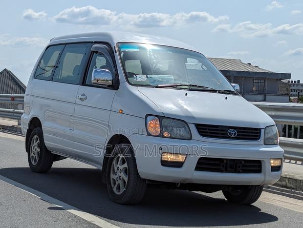 Toyota Noah 2001 Off white