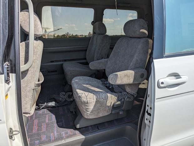 Toyota Noah 2001 Off white