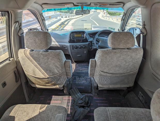 Toyota Noah 2001 Off white