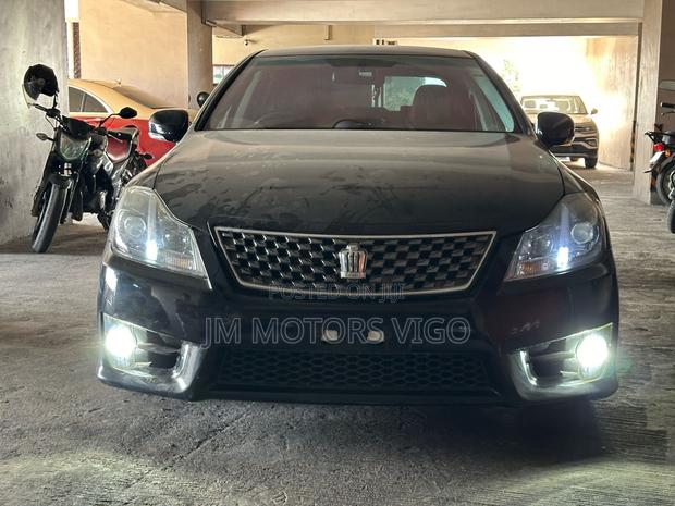 Toyota Crown 2011 Black