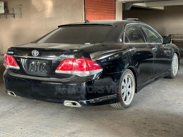 Toyota Crown 2011 Black