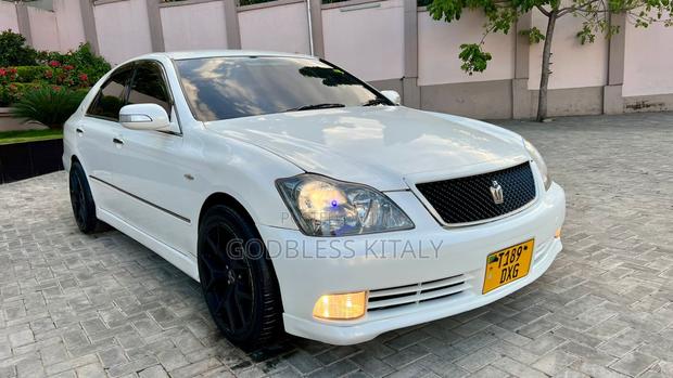 Toyota Crown 2006 White