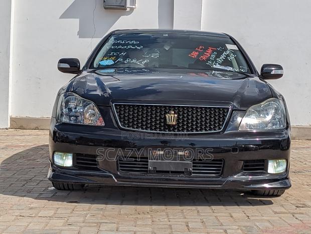 Toyota Crown 2004 Black