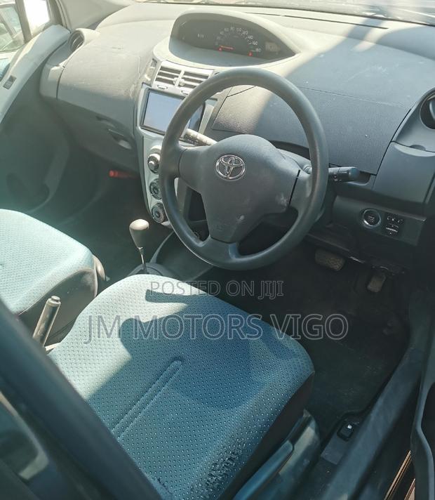 Toyota Vitz 2006 Black