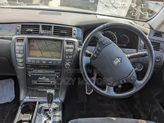 Toyota Crown 2005 Silver