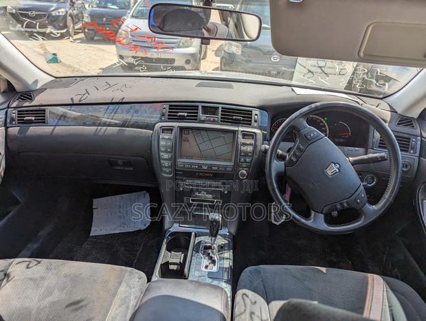 Toyota Crown 2005 Silver