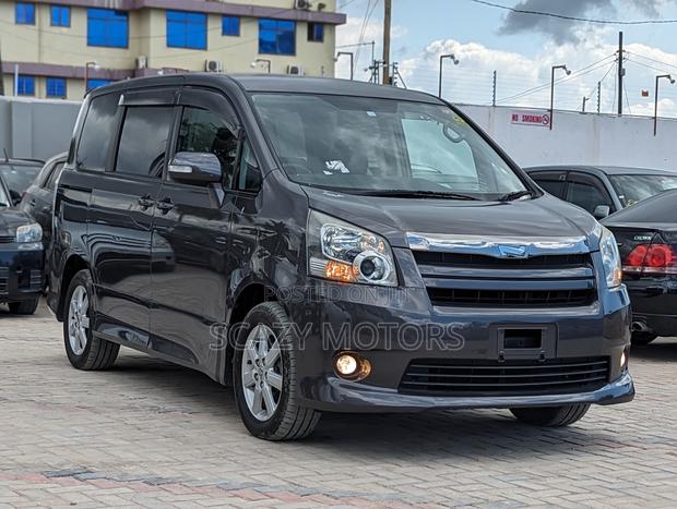 Toyota Noah 2008 Gray