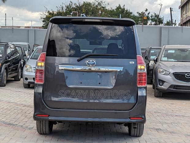 Toyota Noah 2008 Gray