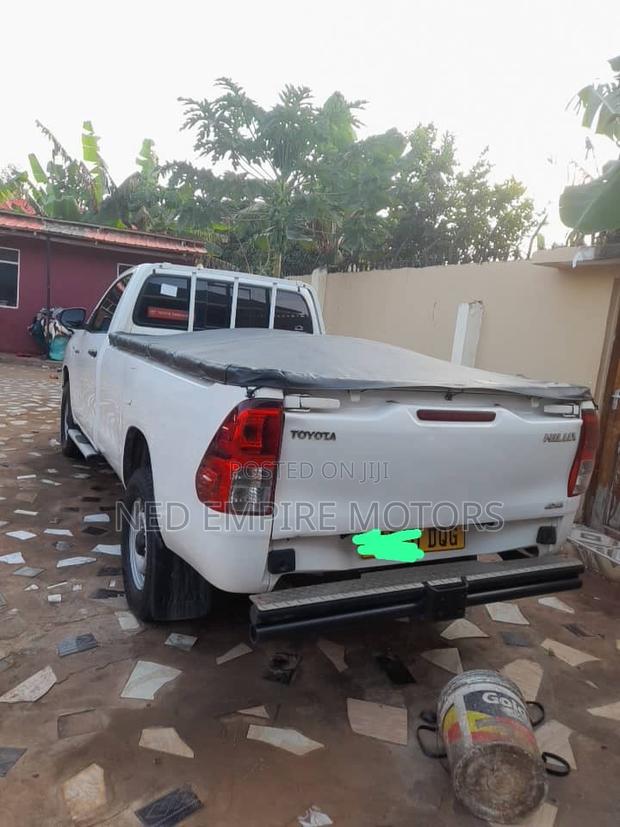 Toyota Hilux 2018 White