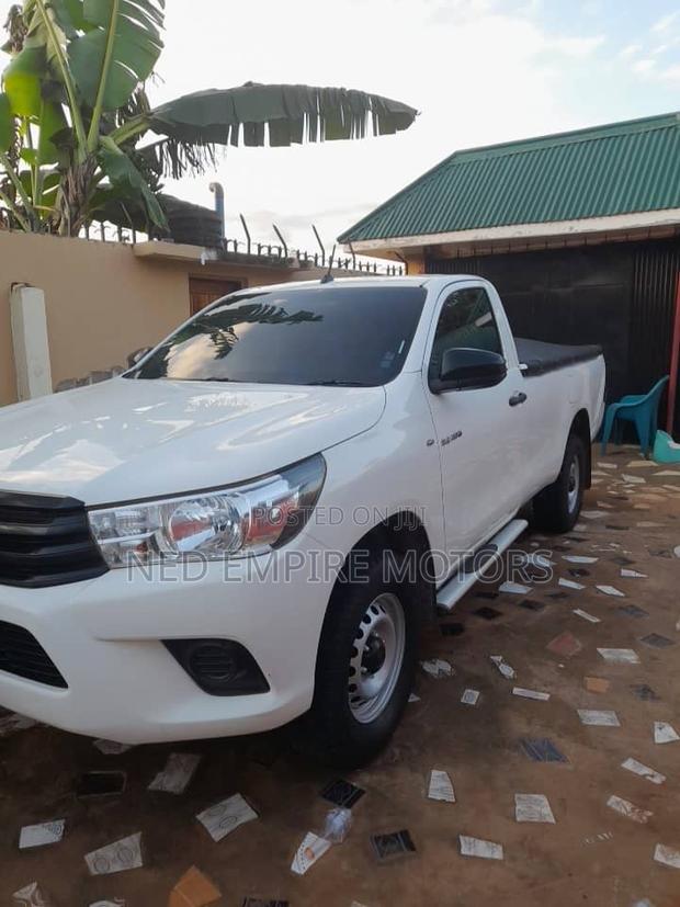 Toyota Hilux 2018 White