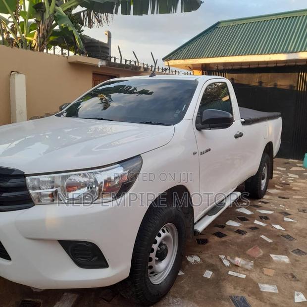 Toyota Hilux 2018 White