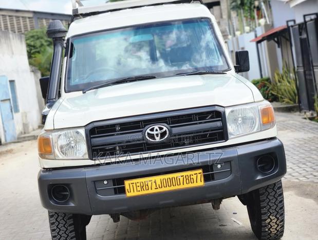 Toyota Land Cruiser 2013 White