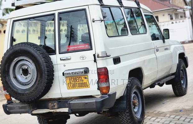 Toyota Land Cruiser 2013 White