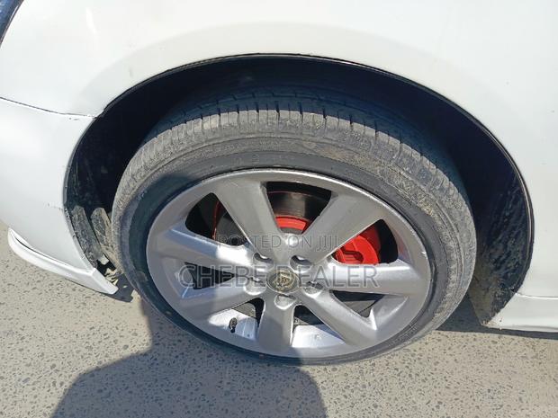 Toyota Crown 2004 White