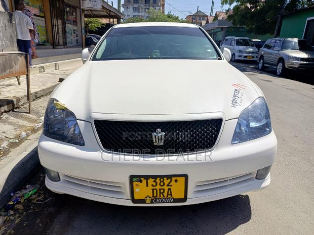 Toyota Crown 2004 White