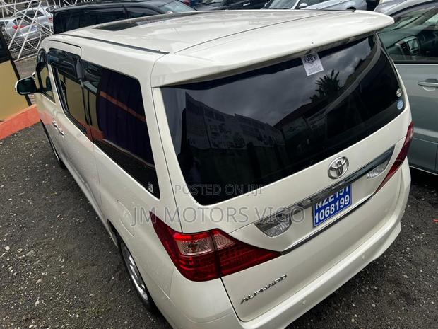 Toyota Alphard 2008 White