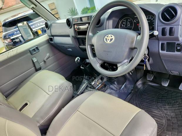 Toyota Land Cruiser 4.5 V8 GL 2013 White