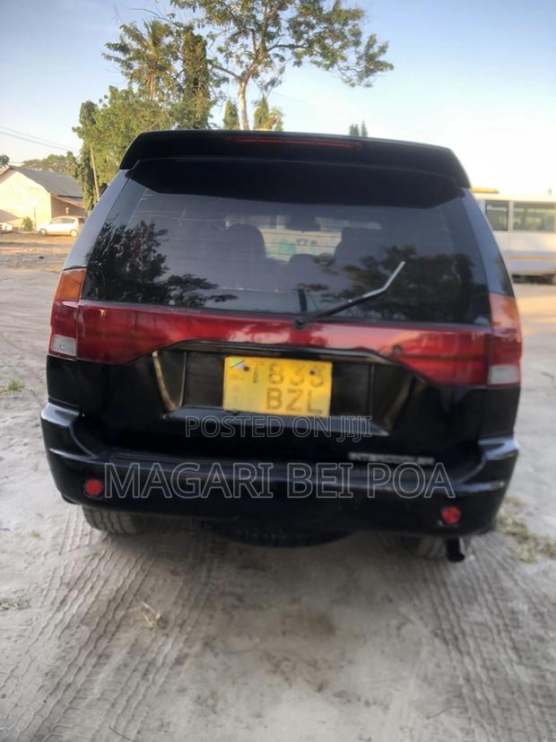 Mitsubishi SpaceWagon 2001 Black