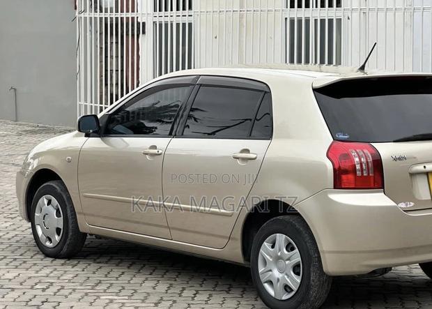 Toyota Corolla RunX 2003 Gold