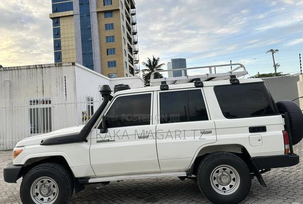 Toyota Land Cruiser 2017 White